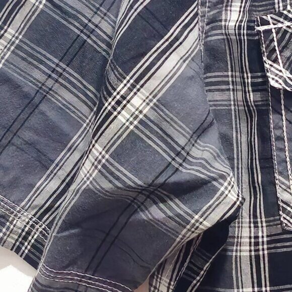 Burnside Short Sleeve Button Shirt - Large Youth/Small Woman - See Measurements - Picture 6 of 13